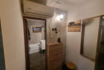 Apartament cu 2 camere decomandat în CET - 10