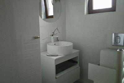 Spațiu comercial, de 40 mp, în Central - 3