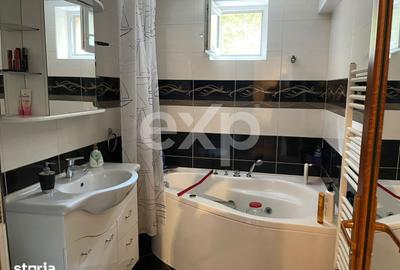 Apartament cu 3 camere semidecomandat în Trivale