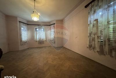 Casă cu 3 camere cu Teren 862 Mp în Central - 2