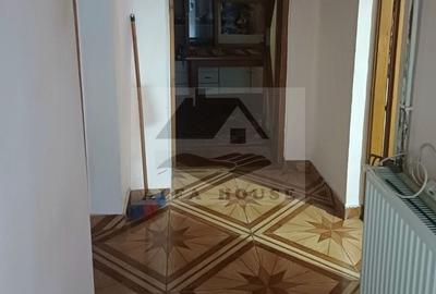 Apartament cu 4 camere decomandat în Sânpetru