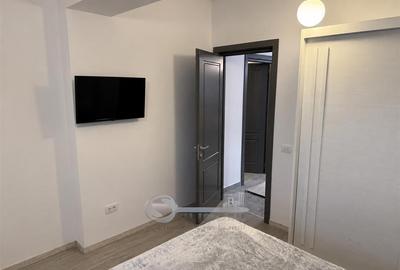 Apartament cu 3 camere decomandat în Palat