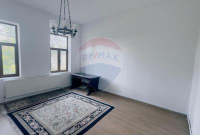 Casă individuală cu 6 camere cu Teren 3300 Mp în Central - 4