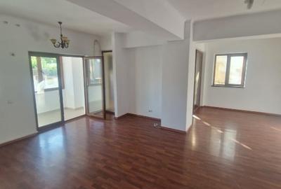Apartament cu 3 camere decomandat în Casa de Cultură