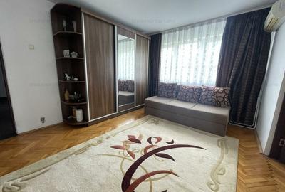 Apartament cu 2 camere semidecomandat, mobilat în Dacia