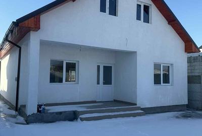 Casă cu 3 camere cu Teren 300 Mp în Lumina