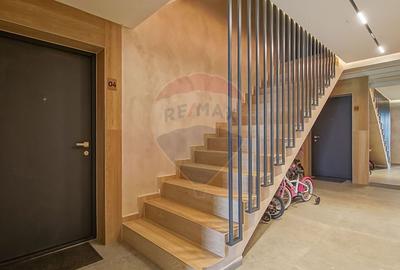 Apartament cu 3 camere decomandat, mobilat în Tractorul - 8
