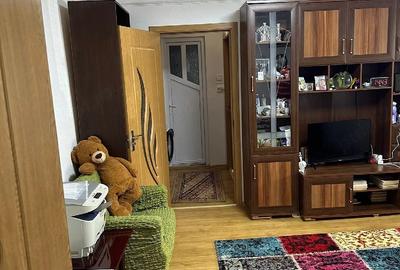 Apartament cu 2 camere semidecomandat în Micro 3 - 4