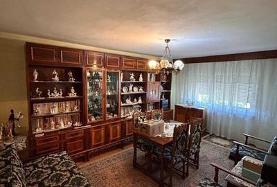 Apartament cu 3 camere decomandat în Rovine