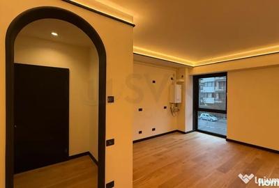 Apartament cu 4 camere semidecomandat în Central