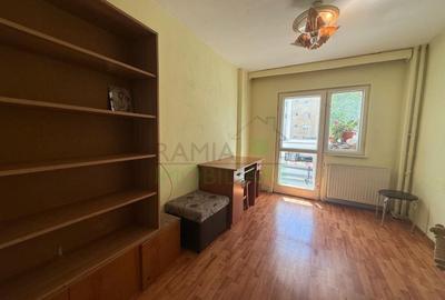 Apartament cu 3 camere decomandat, mobilat în Tractorul - 6
