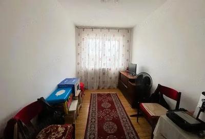 Apartament cu 4 camere decomandat în Drăgănești-Olt - 7