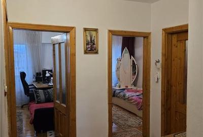 Apartament cu 4 camere decomandat în Central - 2