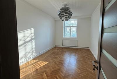 Apartament cu 3 camere decomandat în Copou