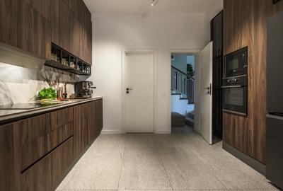 Duplex cu 8 camere cu Canalizare în Central - 16