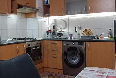 Apartament cu 4 camere decomandat în Aradului