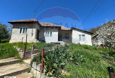 Casă cu 4 camere cu Teren 700 Mp în Chiojdu - 2