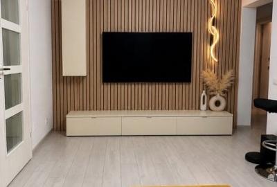 Apartament cu 3 camere semidecomandat, mobilat în Timpuri Noi