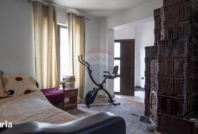 Casă cu 5 camere cu Teren 1063 Mp în Corbii Mari - 9