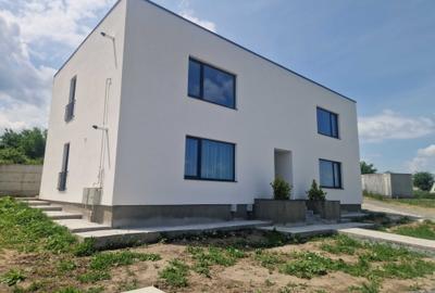 Apartament cu 2 camere decomandat în Valea Adâncă