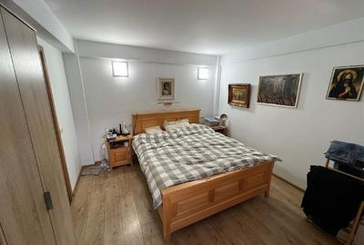 Casă individuală cu 5 camere cu Teren 10000 Mp în Colina - 10