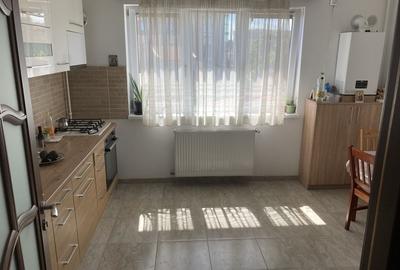 Apartament cu 3 camere decomandat în Central - 1