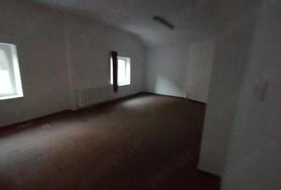 Casă cu 8 camere cu Teren 200 Mp în Decebal - 3