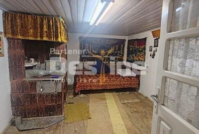Casă cu 2 camere cu Teren 3972 Mp în Roșiești - 3
