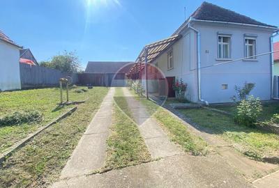 Casă individuală cu 4 camere cu Teren 1994 Mp în Blăjel