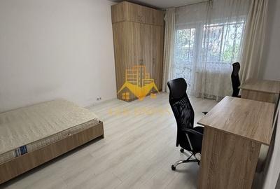 Apartament cu 3 camere decomandat în Între Lacuri