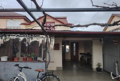 Casă cu 5 camere cu Teren 1700 Mp în Central