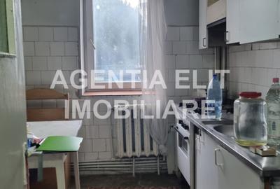 Apartament cu 4 camere decomandat în Central
