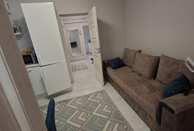 Apartament cu 3 camere semidecomandat în Micro 19