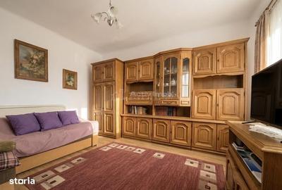 Casă cu 4 camere în Central