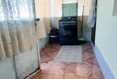 Casă cu 6 camere în Ivești - 1