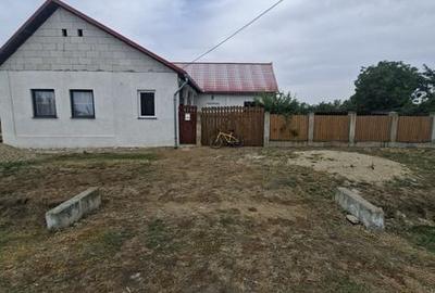 Casă cu 3 camere cu Teren 120 Mp în Șagu