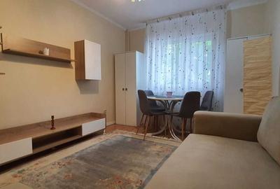 Garsonieră decomandată în Tei