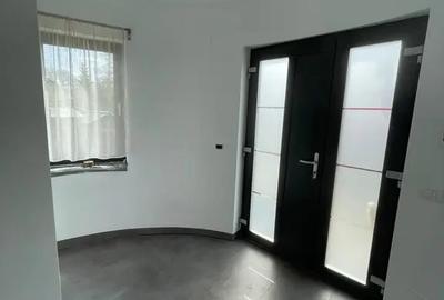 Casă cu 5 camere cu Canalizare în Central - 8