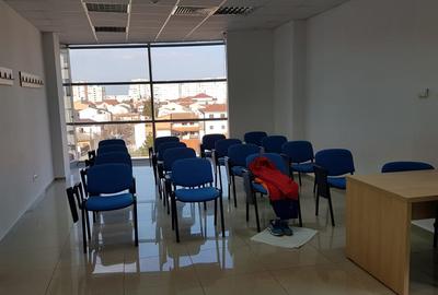 Spațiu comercial, de 241 mp, în Central - 9