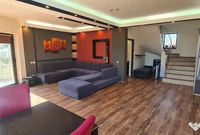 Casă cu 6 camere cu Teren 700 Mp în Ghercești