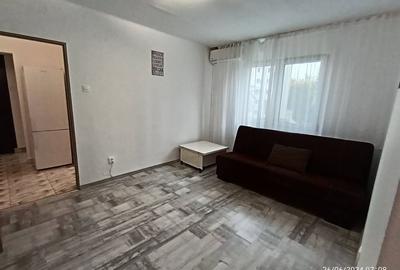 Apartament cu 3 camere semidecomandat în Dosu Bricii