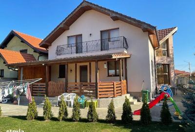 Casă cu 4 camere în Central - 2