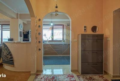 Apartament cu 3 camere decomandat, mobilat în Tractorul - 4