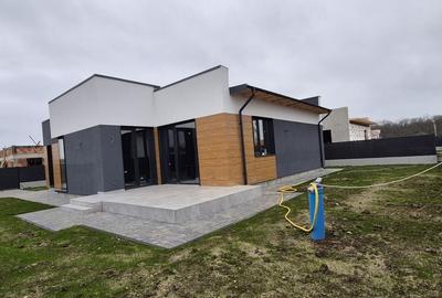 Casă cu 6 camere cu Teren 500 Mp în Balotești - 3