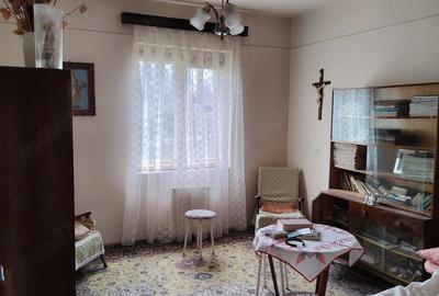 Apartament cu 3 camere decomandat în Jiu-Paroșeni - 1
