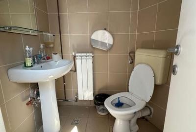 Spațiu comercial, de 230 mp, în Central - 4
