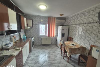 Apartament cu 3 camere decomandat în Rahova