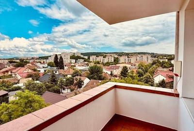 Apartament cu 3 camere decomandat în 7 Noiembrie