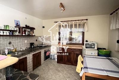 Casă cu 4 camere cu Teren 1200 Mp în Sadu - 13