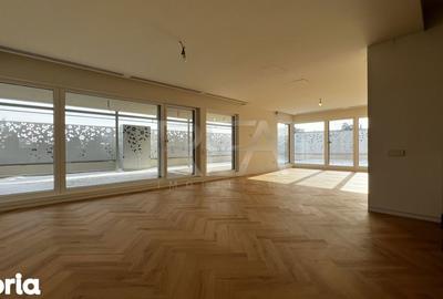 Apartament cu 5 camere în Herăstrău